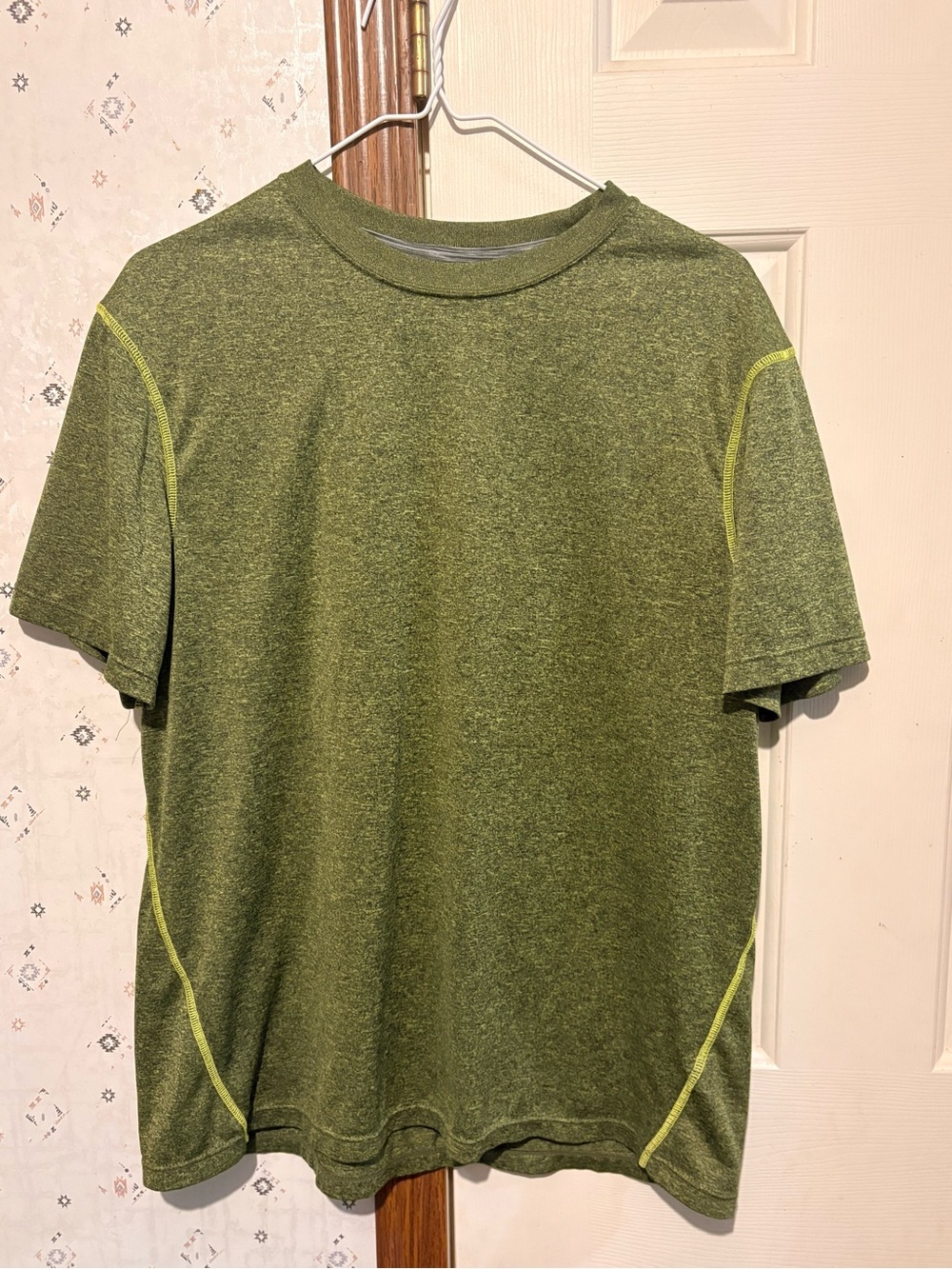 Boys active shirt L